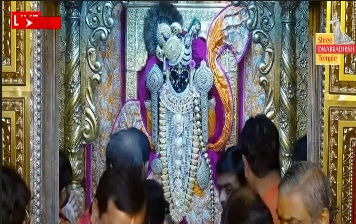 Janmashtami: નંદ ઘેર આનંદ ભયોના નાદ સાથે રાજ્યભરમાં જન્માષ્ટમીની ઉજવણી, કૃષ્ણ મંદિરો રોશનીથી ઝળહળી ઉઠ્યા