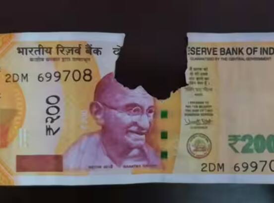 ਜੇਕਰ ਤੁਹਾਡੇ ਕੋਲ ਵੀ 500 ਦੇ ਕੱਟੇ ਜਾਂ ਫਟੇ ਹੋਏ ਹੋਏ ਨੋਟ ਹਨ ਅਤੇ ਬੈਂਕ ਉਨ੍ਹਾਂ ਨੂੰ ਲੈਣ ਤੋਂ ਇਨਕਾਰ ਕਰਦਾ ਹੈ, ਤਾਂ ਅਸੀਂ ਤੁਹਾਨੂੰ ਦੱਸਦੇ ਹਾਂ ਕਿ ਤੁਹਾਨੂੰ ਕੀ ਕਰਨਾ ਚਾਹੀਦਾ ਹੈ।