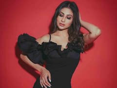 Mouni Roy Photos: బ్లాక్ డ్రెస్‌లో 'నాగిని' బ్యూటీ