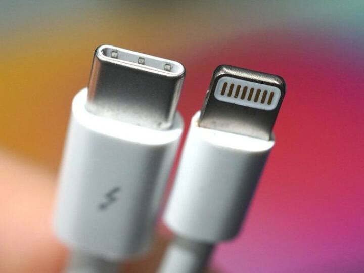 iPhone 15 launch difference between Lightning and USB type C port iPhone 15 Launch: एप्पल के लाइटनिंग पोर्ट और नए वाले यूएसबी सी -पोर्ट में क्या है अंतर? यहां जानिए 