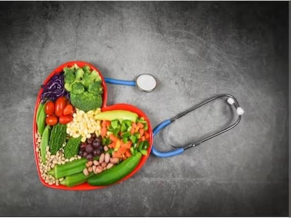 Health Tips : कोलेस्ट्रॉलपासून मुक्त व्हायचंय? तर, रोजच्या आहारात 'या' पदार्थांचा समावेश करा Health Tips : कोलेस्ट्रॉलपासून मुक्त व्हायचंय? तर, रोजच्या आहारात 'या' पदार्थांचा समावेश करा