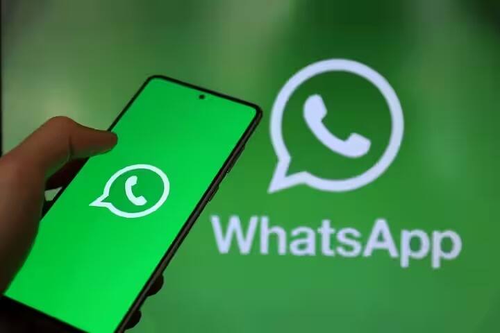 whatsapp is rolling out new feature instant video messages feature how to turn on off marathi news WhatsApp Update : लवकरच Whatsapp वर 'इन्स्टंट व्हिडीओ मेसेज'साठी मिळणार खास ऑप्शन; 'असं' करता येईल ऑन-ऑफ