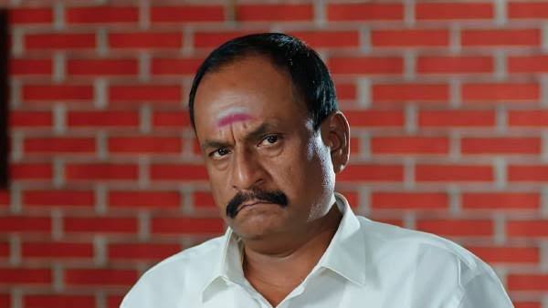 கண்ணும் கண்ணும், புலி வால் உள்ளிட்ட படங்களை இயக்கியுள்ளார்.
