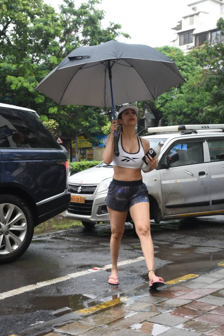 મલાઈકા અરોરા દરરોજ નવા લૂકમાં જોવા મળે છે. ફરી એકવાર એક્ટ્રેસનો શાનદાર જિમ લૂક સામે આવ્યો છે.