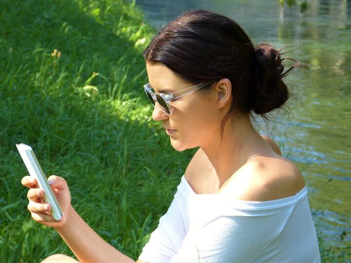 WhatsApp Upcoming feature: यूजर एक्सपीरियंस को बेहतर बनाने के लिए कंपनी समय-समय पर वॉट्सऐप में नए फीचर्स जोड़ती है. आज हम आपको उन फीचर्स के बारे में बताने वाले हैं जो आपको जल्द वॉट्सऐप में मिलेंगे.