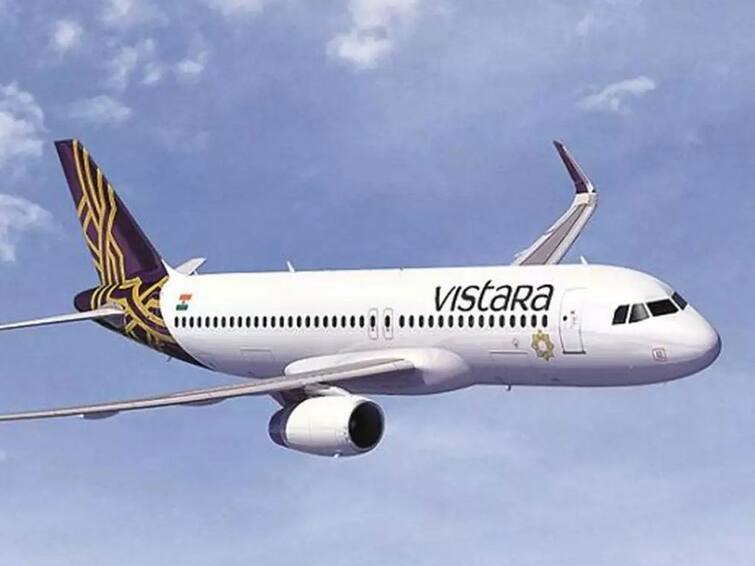 Bangladeshi Man held for hugging airhostess trying to kiss her Vistara flight scheduled to land in Mumbai ఫ్లైట్‌లో ఎయిర్‌ హోస్టెస్‌కు ముద్దు పెట్టబోయిన ప్రయాణికుడు, విస్తారా ఎయిర్ లైన్స్‌లో ఘటన