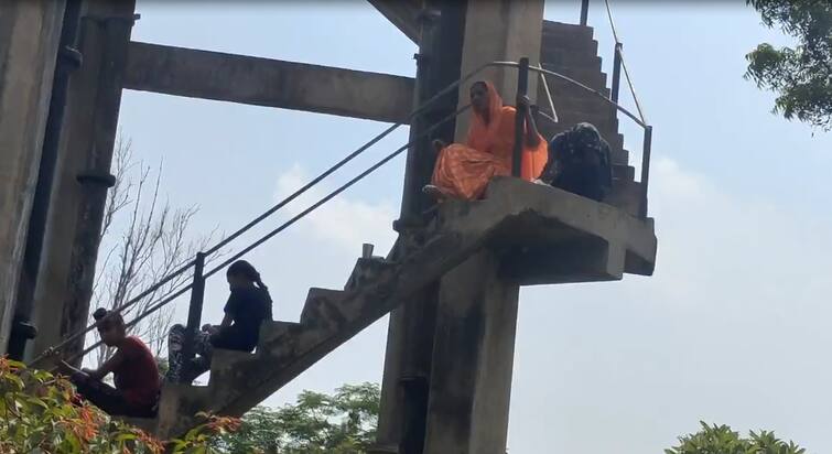 Woman climbs water tank with her daughters in barnala, accuses police of not hearing, know the whole case Barnala news: ਆਪਣੀਆਂ ਧੀਆਂ ਨਾਲ ਪਾਣੀ ਦੀ ਟੈਂਕੀ 'ਤੇ ਚੜ੍ਹੀ ਮਹਿਲਾ, ਪੁਲਿਸ 'ਤੇ ਸੁਣਵਾਈ ਨਾ ਕਰਨ ਦੇ ਲਾਏ ਦੋਸ਼, ਜਾਣੋ ਪੂਰਾ ਮਾਮਲਾ