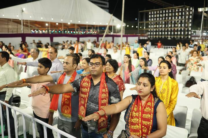 MASSIVE PLEDGE CEREMONY: Adhering to the core agenda of G20 summit ‘Lifestyle for Environment (LiFE)’, an exclusive session was dedicated to sensitize thousands and thousands of viewers towards Environment Conservation. Amidst elevated mashaals, they all stood to pledge for making requisite lifestyle changes. Their awakened voices and panoramic view practically proved ‘Walk the Talk’ stand of India. It was a plastic free event. Sustainable alternatives like paper cups for water, reusable cotton bags etc., were widely used. (Image Source: PR Handout)