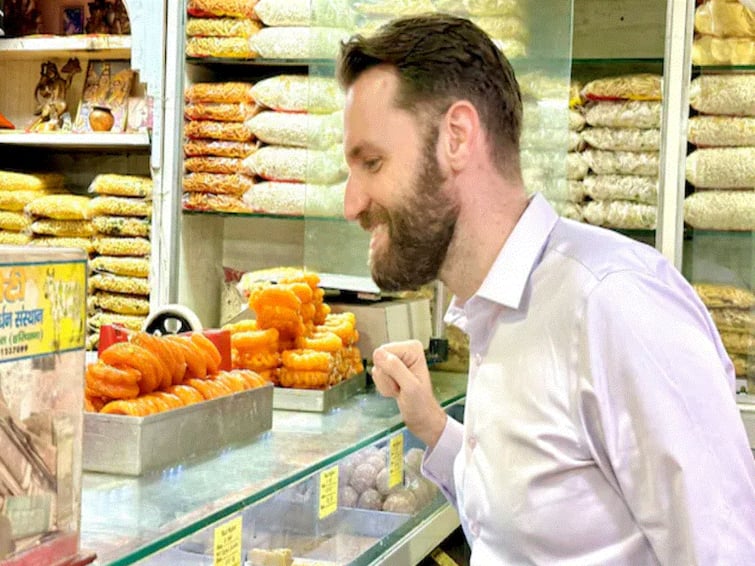 Israeli Spokesperson Tries Jalebi Laddoo In Delhi Calls It 'Pure Bliss' Israeli Spokesperson Tries Jalebi, Laddoo In Delhi, Calls It 'Pure Bliss'