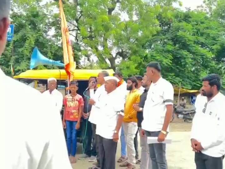 या मार्चात खासदारांना आणि आमदारांना श्रद्धांजली वाहण्यात आली.