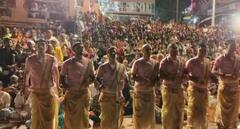 Ganga Aarti: 45 दिनों बाद भक्तिमय हुई भगवान शिव की नगरी, दशाश्वमेध घाट पर दोबारा गंगा आरती शुरू, देखें तस्वीरें
