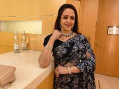 Bollywood Kissa: जब हाथ में चाकू लेकर हेमा मालिनी के घर में घुसा पाकिस्तानी फैन, सदमे से हो गई थी पिता की मौत!