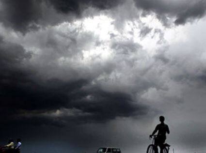 आज (8 सप्टेंबर) आणि उद्या (9 सप्टेंबर) संपूर्ण महाराष्ट्रात मुसळधार पावसाची शक्यता असल्याची माहिती ज्येष्ठ हवामान तज्ज्ञ माणिकराव खुळे यांनी दिली.