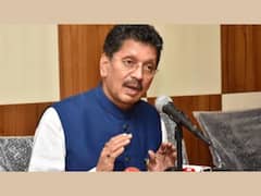 कोल्हापूर : पावसाने ओढ दिल्यास शेतीसाठी धरणातून पाणी सोडा; पालकमंत्री दीपक केसरकरांच्या सूचना 