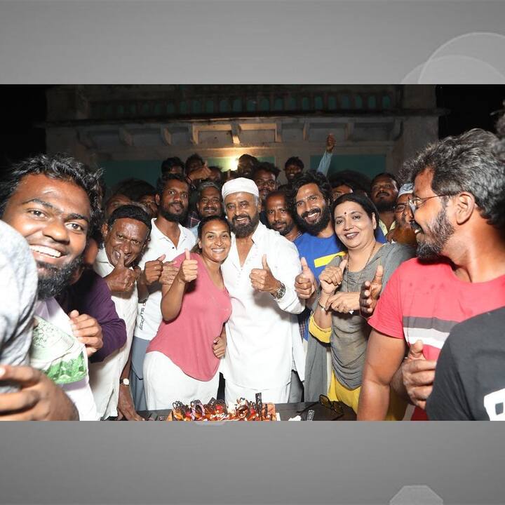 விஷ்ணு விஷால் மற்றும் விக்ராந்தை வைத்து லால் சலாம் படம் எடுக்க தொடங்கினார். இப்படத்தில் மொய்தீன் பாயாக சிறப்பு தோற்றத்தில் ரஜினி நடித்துள்ளார்.