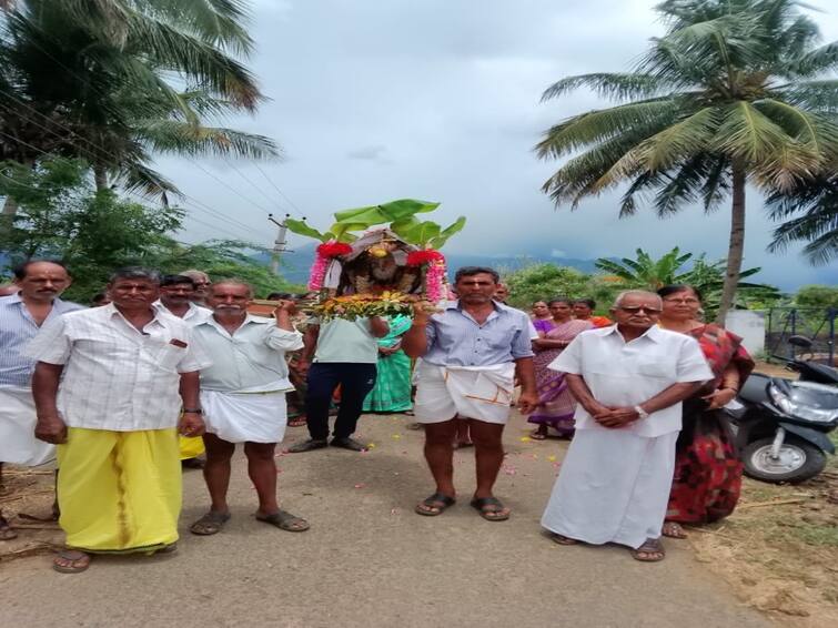 Villagers performed funeral rites for a dead eagle near Coimbatore TNN இறந்த கழுகுக்கு பாடை கட்டி இறுதி சடங்கு செய்த கிராம மக்கள் - கோவை அருகே நெகிழ்ச்சி