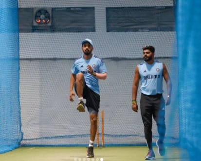 বৃষ্টির জন্য় ইন্ডোর প্র্যাক্টিসেই নিজেদের ব্যস্ত রাখলেন ভারতীয় ক্রিকেটাররা। কে এল রাহুলকেও দেখা গেল বেশ ভাল প্রস্তুতি সারতে।