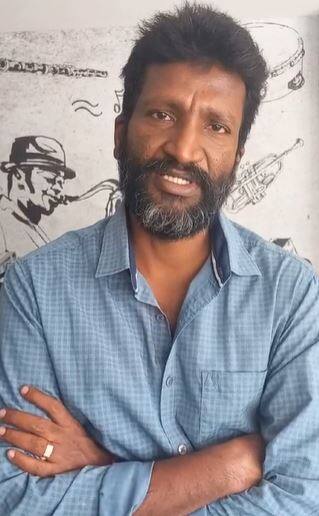 “நடிகர் மற்றும் இயக்குநர் மாரிமுத்து அண்ணனின் மறைவு ரொம்ப அதிர்ச்சியாக இருக்கு. அவருடன் சேர்ந்து ஜீவா படத்தில் வொர்க் பண்ணேன். ரொம்ப அற்புதமான நடிகர். நல்ல மனிதர். சமீபத்தில் சிறந்த நடிகருக்கான சன் விருதைகளை வாங்கினார். என்ன சொல்வது என்று தெரியவில்லை. அவரின் குடும்பத்தினர் அனைவருக்கும் என் ஆழ்ந்த இரங்கலை தெரிவித்து கொள்கிறேன்.” - இயக்குநர் சுசீந்திரன்