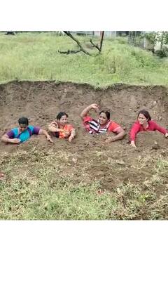 मराठा आरक्षणासाठी बीडमध्ये महिलांनी स्वतःला गाडून घेतलं