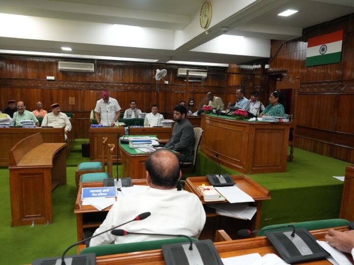 Uttarakhand Assembly Monsoon Session Day four minister and opposition leader face to face ANN Uttarakhand Assembly Session: उत्तराखंड में मानसून सत्र को आगे बढ़ाने पर गतिरोध बरकरार, सदन में नेता प्रतिपक्ष और मंत्री आए आमने-सामने