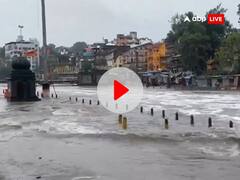 नासिक में भारी बारिश के बाद खतरे के निशान के ऊपर बह रही गोदावरी नदी, बाढ़ जैसे हालात