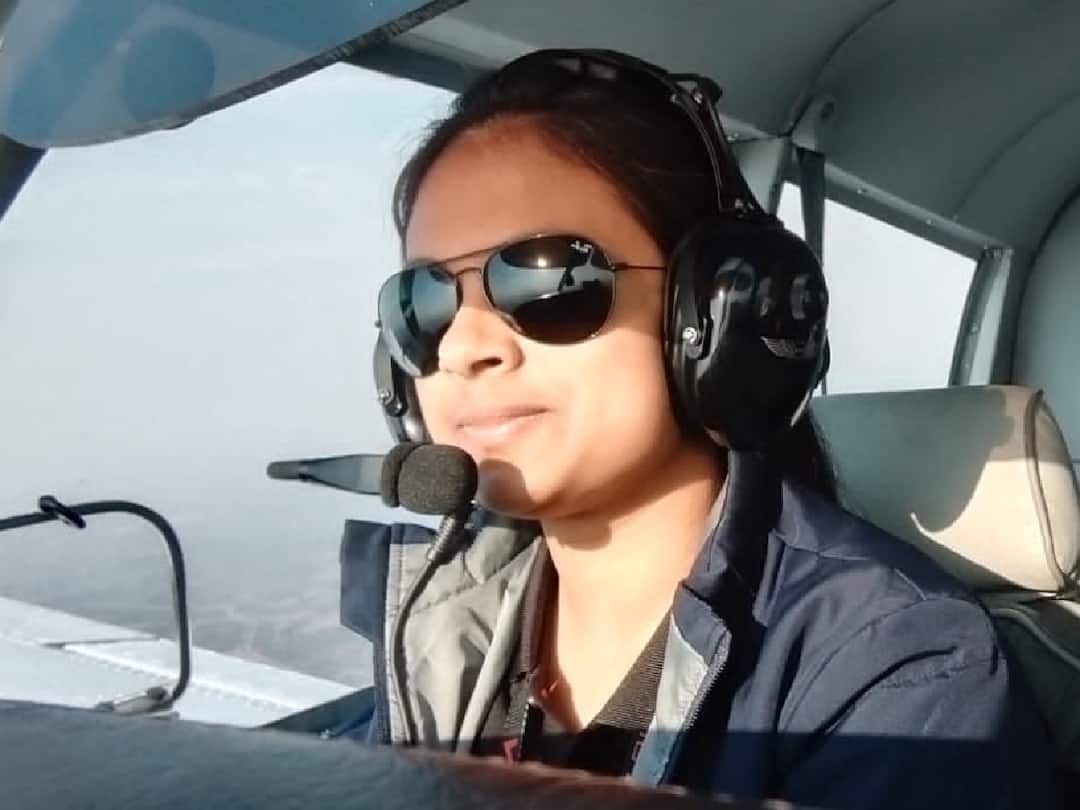 படுகர் சமுதாயத்தின் முதல் பெண் விமானி..ஜெயஸ்ரீயை கொண்டாடும் நீலகிரி மக்கள்..! Jaya Sri was the first woman pilot from Padukhar community in Nilgiris படுகர் சமுதாயத்தின் முதல் பெண் விமானி..ஜெயஸ்ரீயை கொண்டாடும் நீலகிரி மக்கள்..!