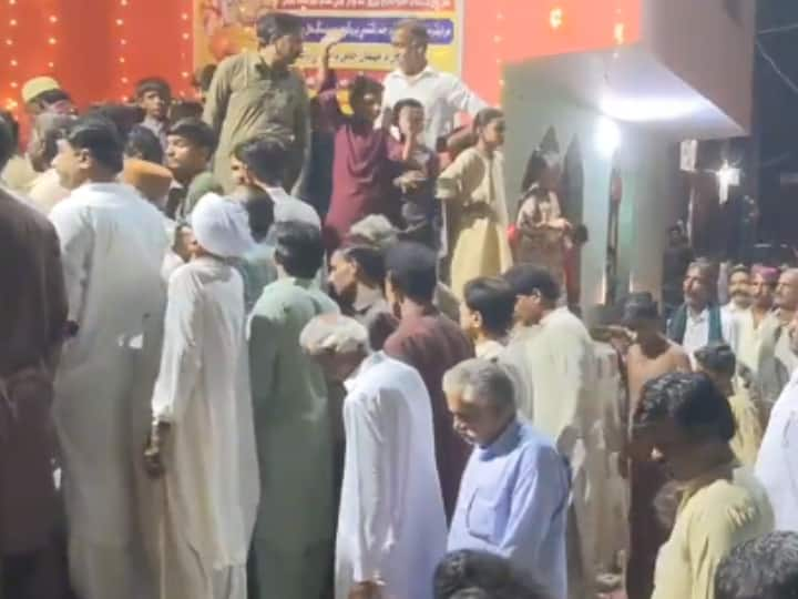 Krishna Janmashtami celebrated in ​​Pakistan Decorated temples in Amarkot only Hindu dominated area Krishna Janmashtami: पाकिस्तान के इस हिंदू बहुल इलाके में धूमधाम से मनाई गई जन्माष्टमी, भक्ति में लीन दिखे श्रद्धालु