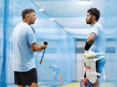 IN PICS: पाकिस्तान के खिलाफ मैच से पहले टीम इंडिया ने की इंडोर प्रैक्टिस, सामने आईं खास तस्वीरें