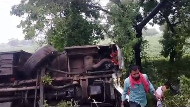 जखमींवर मेहकर ग्रामीण रुग्णालयात उपचार सुरु आहेत. पुढील उपचारासाठी औरंगाबाद इथे नेण्यात येणार आहे.