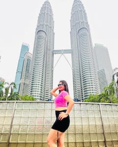 Inaya Sultana: మలేషియా టవర్స్ ముందు బిగ్ బాస్ బ్యూటీ అదిరేటి పోజులు