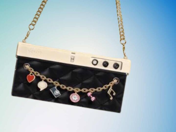 Honor V Purse: This is a foldable phone which comes with a fancy strap attached to it. The device looks like a purse. Users can carry it like a handbag or purse. Its outward display also shows wallpapers resembling a purse. (Source: Honor)