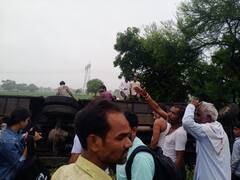 Buldhana Accident : चालकाला झोप आल्याने बस आधी झाडाला धडकली, नंतर पलटली