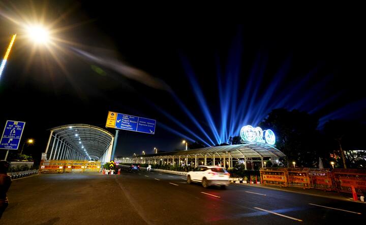 जी-20 साठी येणाऱ्या पाहुण्यासाठी खास भारतीय पारंपारिक खाद्यपदार्थांचा बेतही करण्यात आला आहे. परदेशी पाहुण्यांना अगदी राजेशाही थाटात सोने आणि चांदीच्या भांड्यांमध्ये जेवण वाढलं जाईल. (PC:PTI)