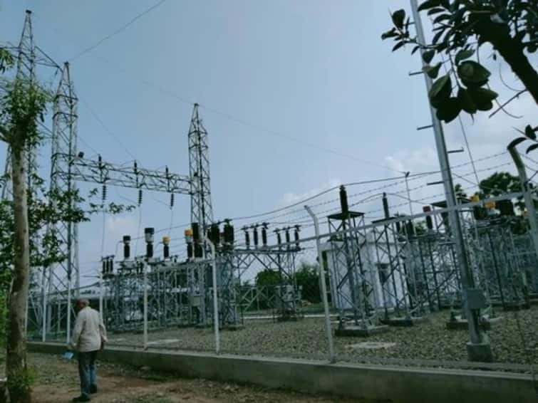 Nashik Latest News Nashik Mahavitaran issued revised statement regarding electricity supply maharashtra News Nashik MSEB : नाशिककर, पुढील दोन दिवस खरंच लाईट नसणार का? महावितरणकडून सुधारित निवेदन जारी... 