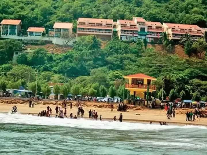 रुशीकोंडा बीच (विशाखापट्टणम) - विशाखापट्टणमचा रुशीकोंडा बीच आपल्या सौंदर्यासाठीही ओळखला जातो. प्री-वेडिंग फोटोशूट यावरही खूप सुंदर असेल. या लोकेशनचे वैशिष्ट्य म्हणजे कमी गर्दी असेल तर फोटोशूट उत्तम प्रकारे करता येते.