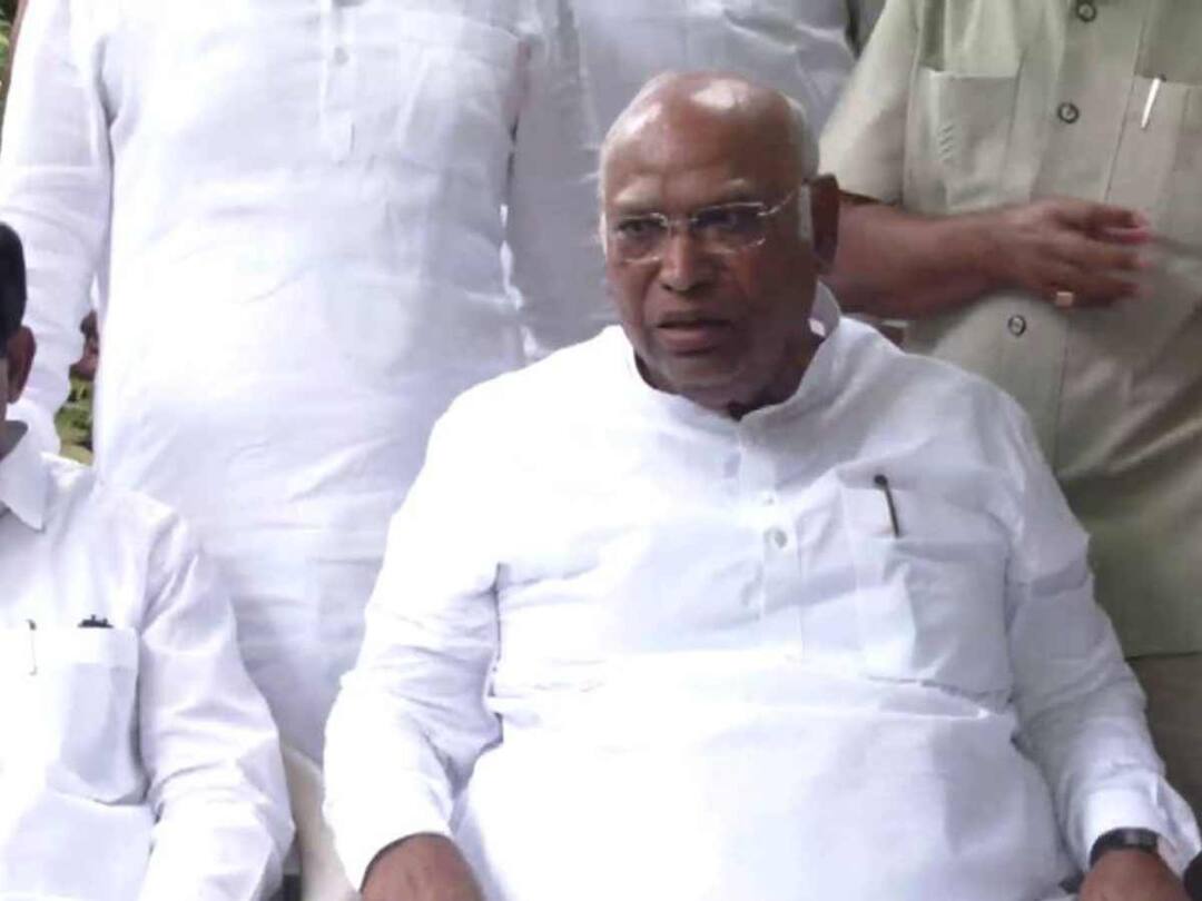 'Shouldn't Do Such Low-Level Politics': Kharge On Not Being Invited To G20 Summit Not Good Politics Centre Should Not Stoop So Low Mallikarjun Kharge No Invitation For G20 Dinner President Droupadi Murmu 'Shouldn't Do Such Low-Level Politics': Kharge On Not Being Invited To G20 Summit