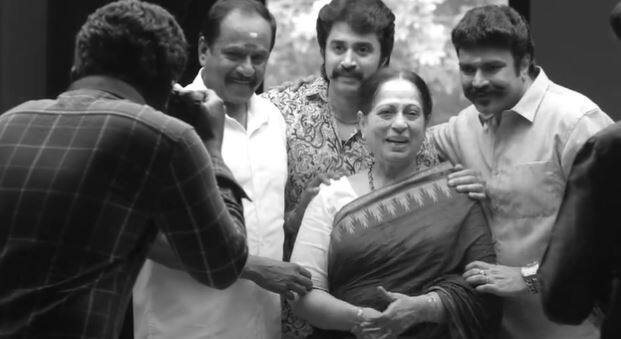 சில செய்தியாளர்கள், விருகம்பாக்கத்தில் உள்ள மாரிமுத்துவின் வீட்டிற்கு வந்த எதிர்நீச்சல் இயக்குநர் திருச்செல்வமிடம், இவருக்கு பதில் யார் நடிப்பார்கள் என கேள்வி கேட்டனர், அதற்கு, “இந்த கேள்விக்கு பதில் சொல்ல இது சரியான தருணம் இல்லை”என கூறி பதில் சொல்ல மறுத்துவிட்டார்.