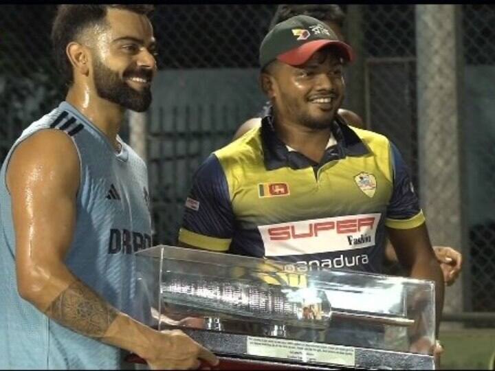 Asia Cup 2023: Virat Kohli shares his experience with budding cricketers know what he gets as gift Asia Cup 2023: શ્રીલંકાના ખેલાડીને કોહલીએ આપી ટિપ્સ, ગિફ્ટમાં મળ્યું ચાંદીનું બેટ, જુઓ વીડિયો