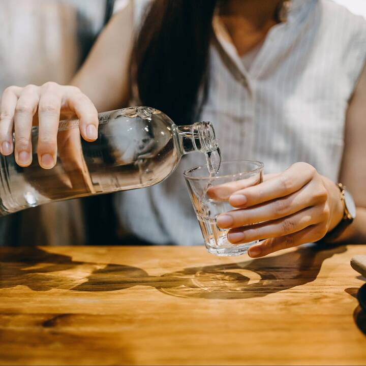 ਇਸ ਕਾਰਨ ਜੋੜਾਂ ਦੇ ਵਿਚਕਾਰ ਠੋਸ ਪਦਾਰਥ ਬਣਨਾ ਸ਼ੁਰੂ ਹੋ ਜਾਂਦਾ ਹੈ, ਜਿਸ ਨਾਲ ਗਠੀਏ ਦੀ ਸਮੱਸਿਆ ਹੋ ਜਾਂਦੀ ਹੈ। ਜੇਕਰ ਸਮੇਂ ਸਿਰ ਇਸ 'ਤੇ ਕਾਬੂ ਨਾ ਪਾਇਆ ਜਾਵੇ ਤਾਂ ਗੁਰਦੇ ਦੀ ਪੱਥਰੀ ਅਤੇ ਕਿਡਨੀ ਖਰਾਬ ਹੋਣ ਦਾ ਖਤਰਾ ਰਹਿੰਦਾ ਹੈ।