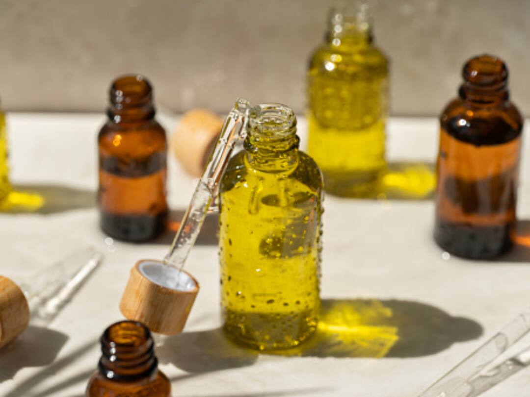 What Are The Benefits Of Facial Oils? Which Is The Best Facial Oil For You? Know The Things You Should Keep In Mind Before Using Them Which Is The Best Facial Oil For Your Skin? Know The Things You Need To Keep In Mind Before Using Them
