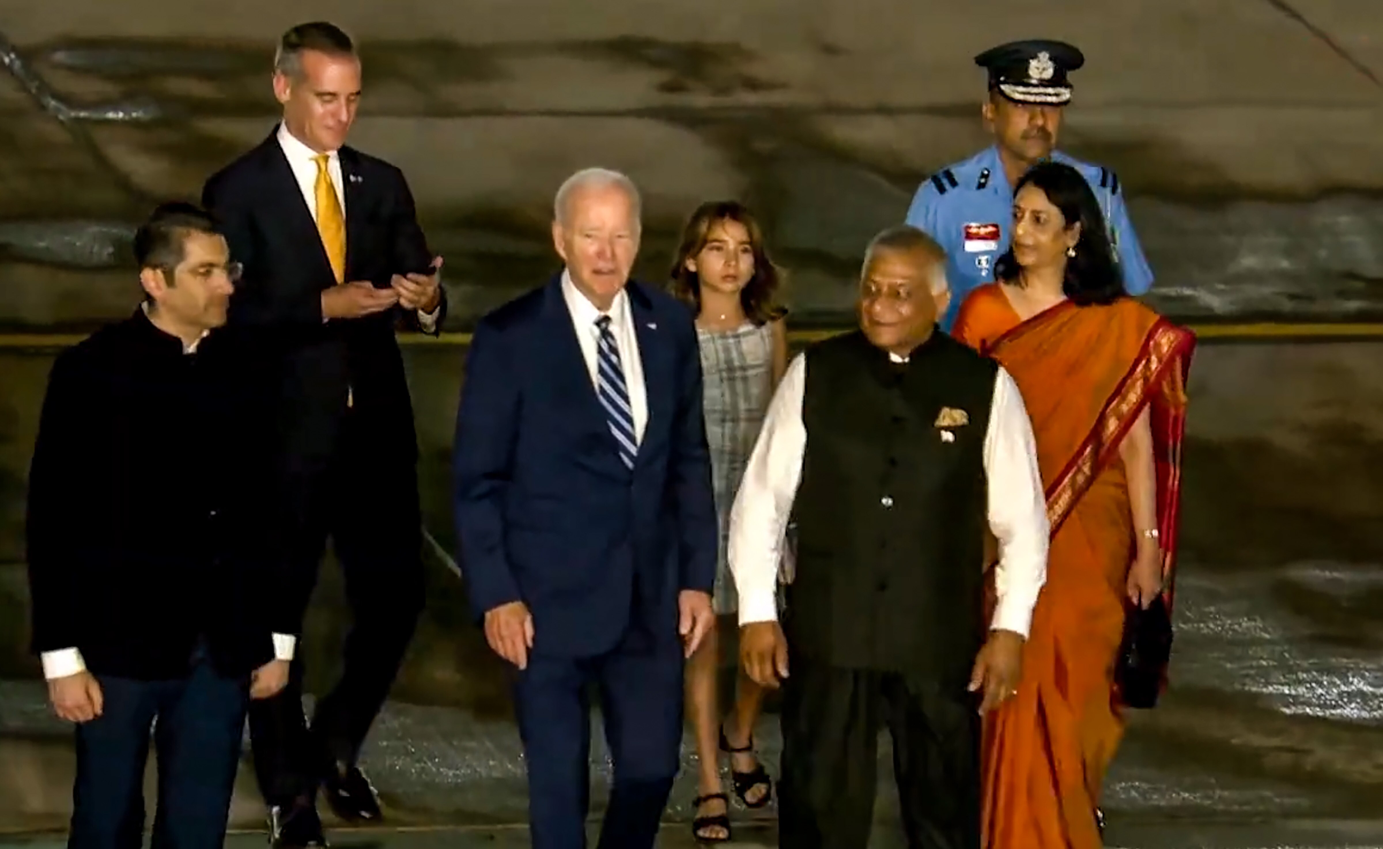 कोण आहे ती चिमुकली, जिच्याशी दिल्ली विमानतळावर गप्पा मारताना दिसले अमेरिकेचे राष्ट्रपती जो बायडन?