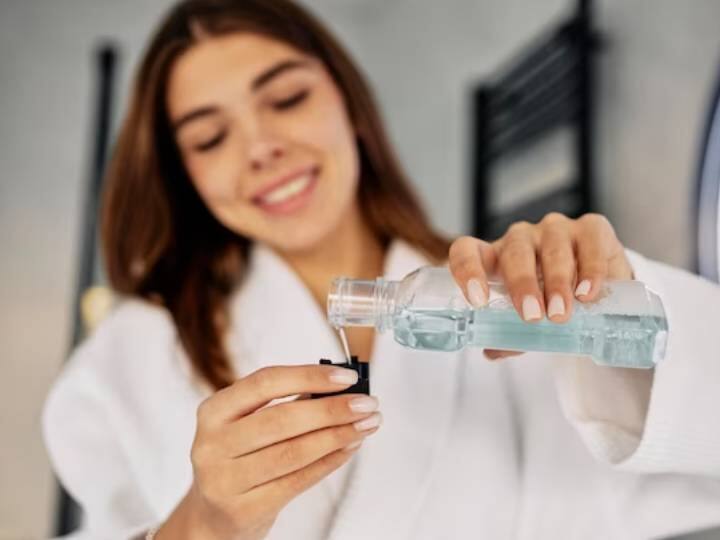 माउथवॉश से ओरल कैंसर का रहता है खतरा, एक्सपर्ट ने बताया क्या है दोनों के बीच लिंक