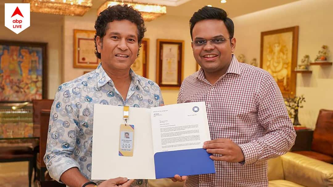 Tendulkar Handed Golden Ticket: অমিতাভর পর সচিনের হাতে বিশ্বকাপের গোল্ডেন টিকিট তুলে দিল বোর্ড Jay Shah Presents 'Golden Ticket' To Sachin Tendulkar For ICC Cricket World Cup Tendulkar Handed Golden Ticket: অমিতাভর পর সচিনের হাতে বিশ্বকাপের গোল্ডেন টিকিট তুলে দিল বোর্ড
