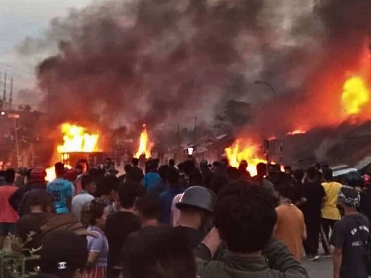 Fresh violence reported in Manipur Tengnoupal district Pallel Manipur Violence: ராணுவத்திடம் தஞ்சம் புகுந்த பழங்குடிகள்.. அட்டூழியத்தில் ஈடுபட்ட பெண்கள்.. மணிப்பூரில் மீண்டும் பதற்றம்