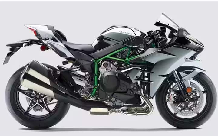 ਜਦੋਂ ਸਪੀਡ ਦੀ ਗੱਲ ਆਉਂਦੀ ਹੈ, ਤਾਂ ਕਾਵਾਸਾਕੀ ਨਿੰਜਾ ਐਚ2 ਐਸਐਕਸ ਦਾ ਜ਼ਿਕਰ ਕਰਨਾ ਜ਼ਰੂਰੀ ਹੈ। ਇਹ ਬਾਈਕ ਭਾਰਤ 'ਚ ਵਿਕਣ ਵਾਲੀ ਸਭ ਤੋਂ ਤੇਜ਼ ਬਾਈਕਸ 'ਚੋਂ ਇਕ ਹੈ। ਇਹ 998cc ਬਾਈਕ 300 ਕਿਲੋਮੀਟਰ ਪ੍ਰਤੀ ਘੰਟੇ ਦੀ ਰਫਤਾਰ ਨਾਲ ਦੌੜ ਸਕਦੀ ਹੈ।