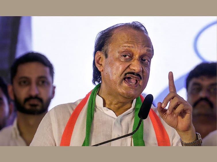 ajit pawar says letter was given with the signatures of 52 MLAs about participating in power kolhapur Maharashtra Ajit Pawar in kolhapur : त्याचवेळी राष्ट्रवादीच्या आमदारांच्या सह्यांचं पत्र दिलं होतं, मी खोटं बोलत असेल तर..! अजित पवारांचा कोल्हापुरात गौप्यस्फोट