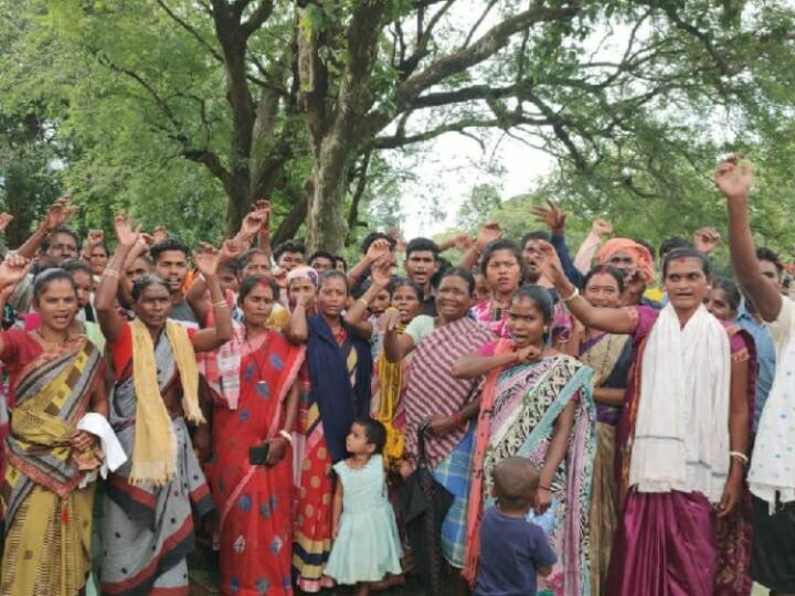 Protest against NMDC new iron and plant in Dantewada, villagers said - 'I will give my life but not my land' Chhattisgarh: दंतेवाड़ा में NMDC के नए आयरन और प्लांट का विरोध, ग्रामीण बोले- ‘जान दें देंगे लेकिन जमीन नहीं’