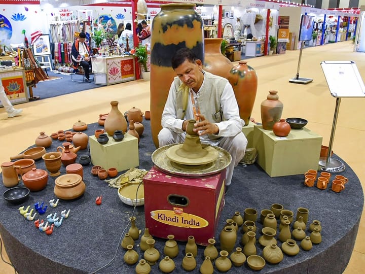 G20 Summit 2023 Foreign guests praised craftsmanship, said- Indian culture is present in artworks  G20 Summit 2023: विदेशी मेहमानों ने शिल्प कला की जमकर की तारीफ, कहा- 'कलाकृतियों में ही समाई है भारतीय संस्कृति' 
