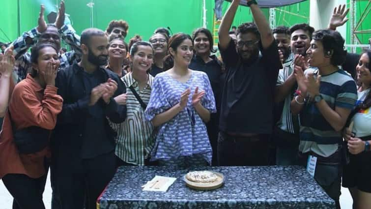 Janhvi Kapoor wraps up Ulajh shoot, says 'it’s story coincidently intertwined with things happening in my life' Ulajh: 'আমার জীবনের সঙ্গে এই ছবির অনের মিল রয়েছে', 'উলাজ'-এর শ্য়ুটিং শেষে বললেন জাহ্নবী