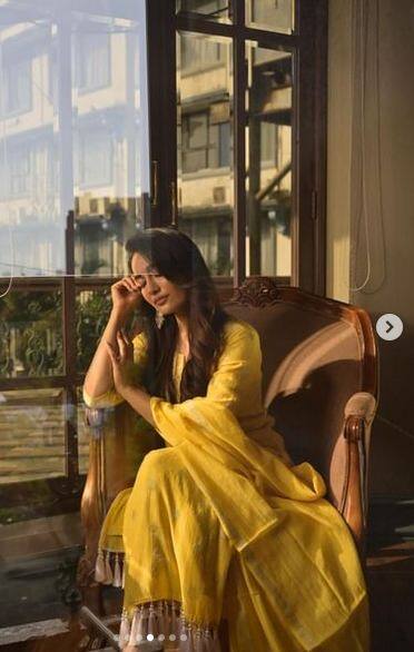 ਇਨ੍ਹਾਂ ਤਸਵੀਰਾਂ 'ਚ ਉਸ ਦਾ ਕਾਤਲਾਨਾ ਅੰਦਾਜ਼ ਦੇਖ ਕੇ ਪ੍ਰਸ਼ੰਸਕਾਂ ਦੇ ਹੋਸ਼ ਉੱਡ ਗਏ ਹਨ।